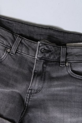 Дамски къс панталон Review, Размер S, Цвят Сив, Цена 25,92 лв.