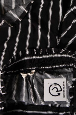 Γυναικείο κοντό παντελόνι Review, Μέγεθος M, Χρώμα Πολύχρωμο, Τιμή 37,11 €