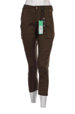 Дамски панталон Freeman T. Porter, Размер S, Цвят Зелен, Цена 13,14 лв.