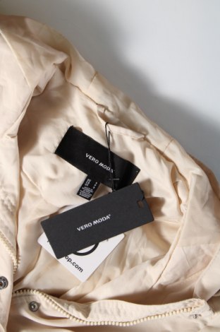 Γυναικείο μπουφάν Vero Moda, Μέγεθος S, Χρώμα Εκρού, Τιμή 20,71 €