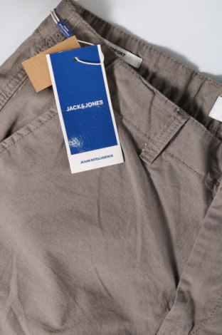 Мъжки къс панталон Jack & Jones, Размер M, Цвят Зелен, Цена 54,00 лв.