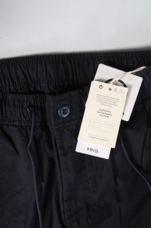 Ανδρικό παντελόνι Mango, Μέγεθος S, Χρώμα Μπλέ, Τιμή 6,76 €