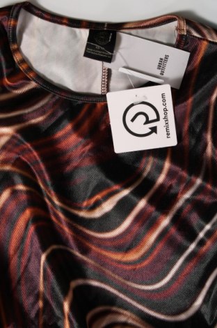 Φόρεμα Urban Outfitters, Μέγεθος XS, Χρώμα Πολύχρωμο, Τιμή 8,41 €
