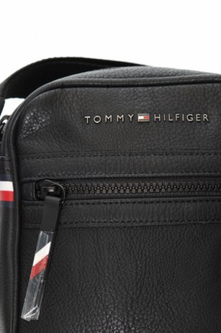 Táska Tommy Hilfiger, Szín Fekete, Ár 26 588 Ft