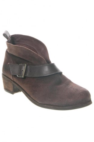 Damskie botki UGG Australia, Rozmiar 39, Kolor Brązowy, Cena 332,57 zł