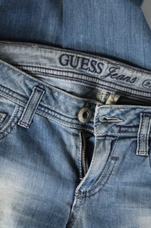 Дамски дънки Guess, Размер S, Цвят Син, Цена 47,21 лв.