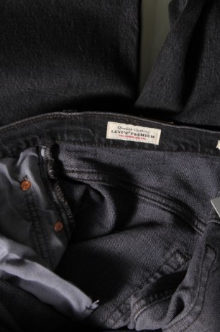 Дамски дънки Levi's, Размер S, Цвят Сив, Цена 58,13 лв.