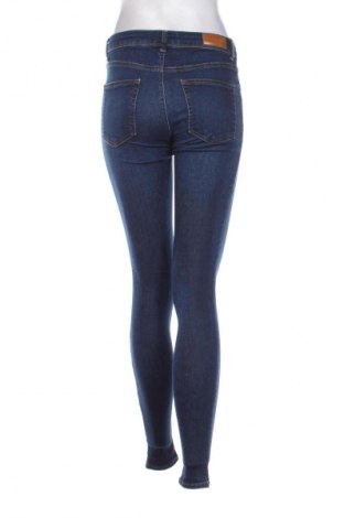 Damskie jeansy Vero Moda, Rozmiar S, Kolor Niebieski, Cena 108,99 zł