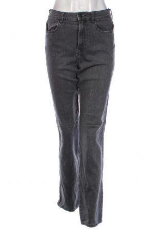 Damen Jeans Wrangler, Größe M, Farbe Grau, Preis 22,99 €