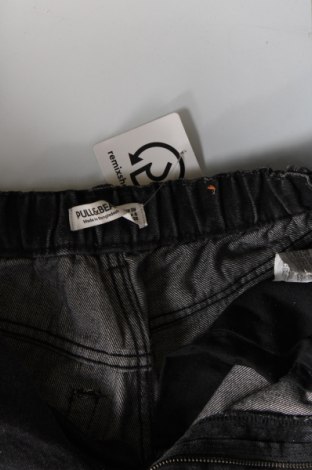 Pantaloni scurți de femei Pull&Bear, Mărime M, Culoare Negru, Preț 48,47 Lei