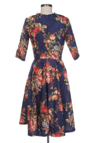 Kleid Chi Chi, Größe M, Farbe Mehrfarbig, Preis € 33,99