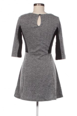 Kleid H&M Divided, Größe S, Farbe Mehrfarbig, Preis 10,49 €