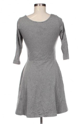 Kleid Seppala, Größe M, Farbe Grau, Preis 8,49 €