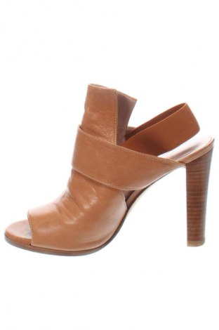 Sandale Stuart Weitzman, Mărime 37, Culoare Maro, Preț 556,12 Lei