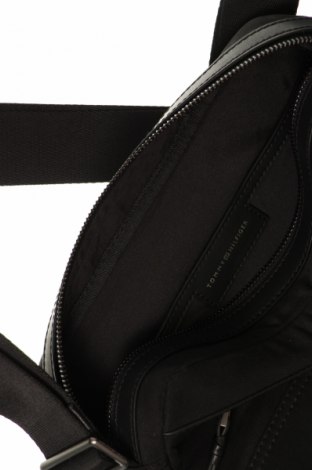 Táska Tommy Hilfiger, Szín Fekete, Ár 28 511 Ft