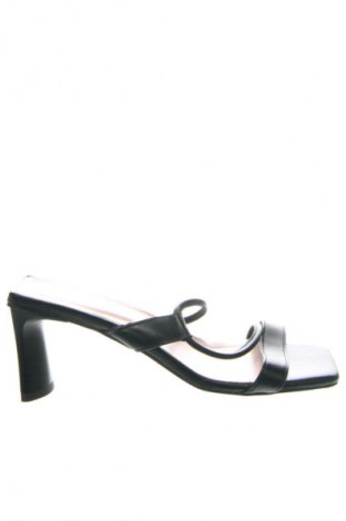 Papuci L37, Mărime 39, Culoare Negru, Preț 644,99 Lei