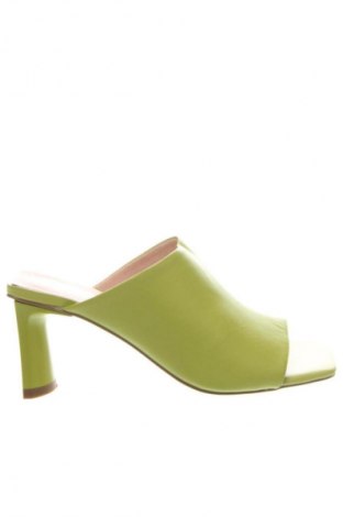Pantolette L37, Größe 38, Farbe Grün, Preis 112,99 €