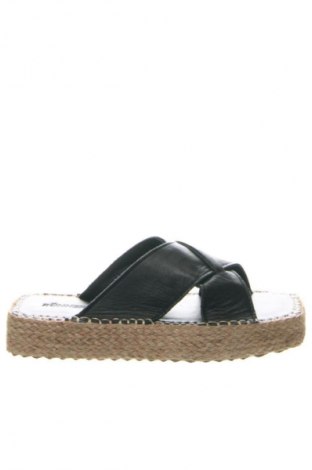 Pantofle RunnerBoss, Velikost 37, Barva Černá, Cena  629,00 Kč