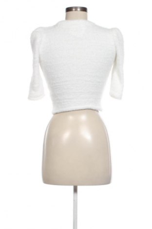 Дамска блуза Bershka, Размер XS, Цвят Бял, Цена 11,99 лв.