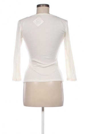 Дамска блуза Guess, Размер M, Цвят Екрю, Цена 48,88 лв.