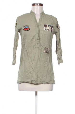 Damen Shirt NEW COLLECTION, Größe S, Farbe Grün, Preis € 11,99