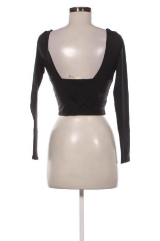 Γυναικεία μπλούζα Stradivarius, Μέγεθος M, Χρώμα Μαύρο, Τιμή 15,86 €