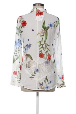 Дамска риза Guess, Размер M, Цвят Многоцветен, Цена 68,02 лв.