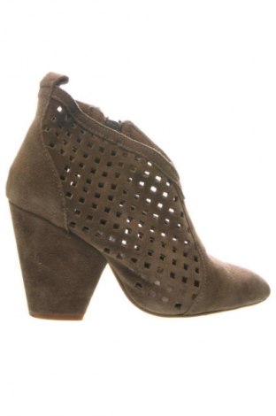 Dámské boty  Bershka, Velikost 36, Barva Béžová, Cena  797,00 Kč