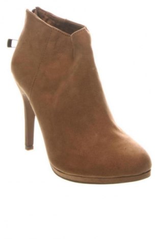 Botine de damă Pull&Bear, Mărime 36, Culoare Bej, Preț 131,99 Lei