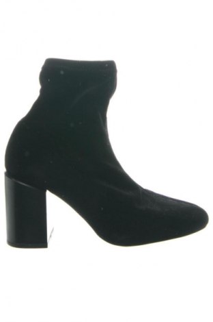 Damskie botki Stradivarius, Rozmiar 37, Kolor Czarny, Cena 99,99 zł