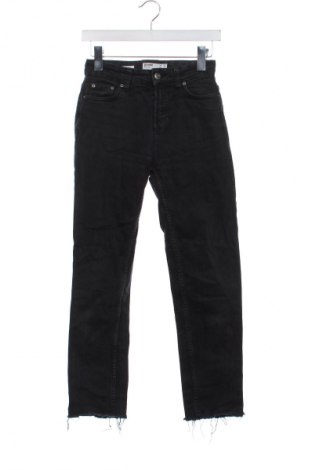 Дамски дънки Bershka, Размер XXS, Цвят Черен, Цена 21,99 лв.