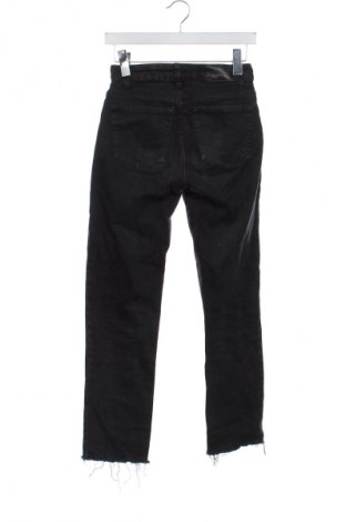 Дамски дънки Bershka, Размер XXS, Цвят Черен, Цена 21,99 лв.