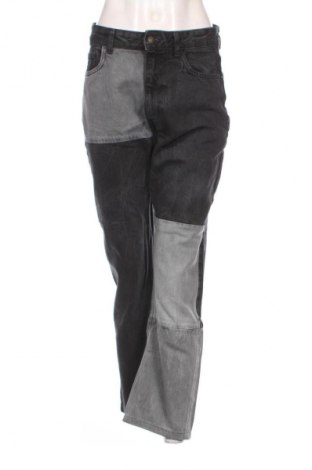 Γυναικείο Τζίν Bershka, Μέγεθος M, Χρώμα Πολύχρωμο, Τιμή 14,83 €