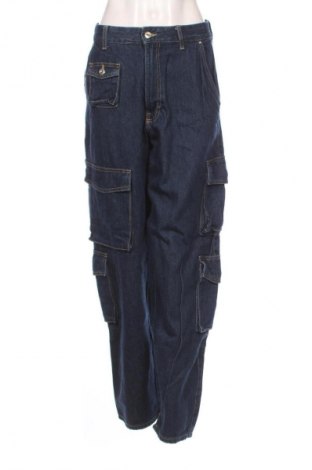 Damskie jeansy Bershka, Rozmiar S, Kolor Niebieski, Cena 66,67 zł