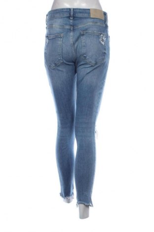 Дамски дънки Bershka, Размер L, Цвят Син, Цена 27,99 лв.