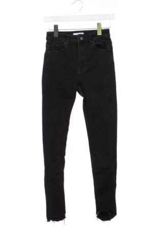 Dámské džíny  Bershka, Velikost XS, Barva Černá, Cena  367,00 Kč