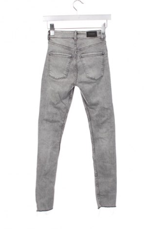 Női farmernadrág Bershka, Méret XXS, Szín Szürke, Ár 5 776 Ft