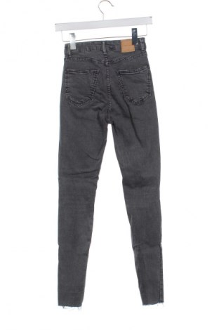 Női farmernadrág Bershka, Méret XXS, Szín Fekete, Ár 5 776 Ft