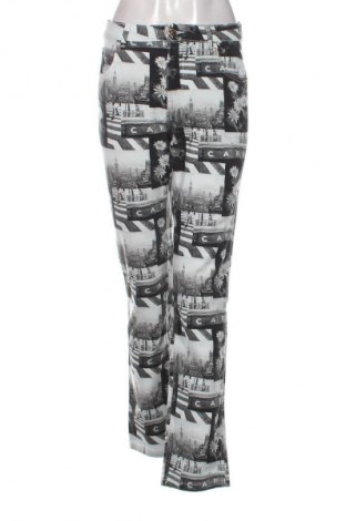 Дамски дънки Bershka, Размер S, Цвят Многоцветен, Цена 31,35 лв.