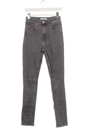Dámske džínsy  Calvin Klein Jeans, Veľkosť XS, Farba Sivá, Cena  75,82 €