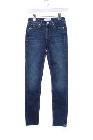 Дамски дънки Calvin Klein Jeans, Размер S, Цвят Син, Цена 68,43 лв.