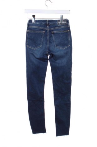 Дамски дънки Calvin Klein Jeans, Размер S, Цвят Син, Цена 68,43 лв.
