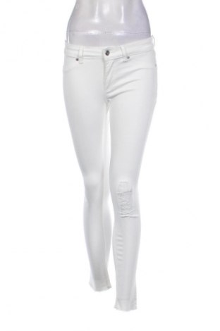 Blugi de femei Cheap Monday, Mărime S, Culoare Alb, Preț 107,89 Lei