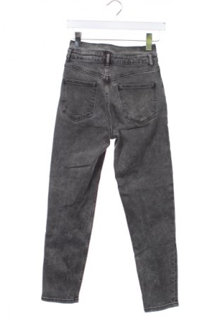 Dámské džíny  Cropp, Velikost XS, Barva Šedá, Cena  519,00 Kč