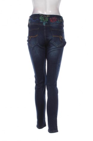 Дамски дънки Desigual, Размер L, Цвят Многоцветен, Цена 127,99 лв.