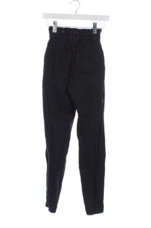 Damskie jeansy Pull&Bear, Rozmiar XXS, Kolor Czarny, Cena 66,67 zł