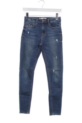 Дамски дънки Stradivarius, Размер XS, Цвят Син, Цена 54,15 лв.