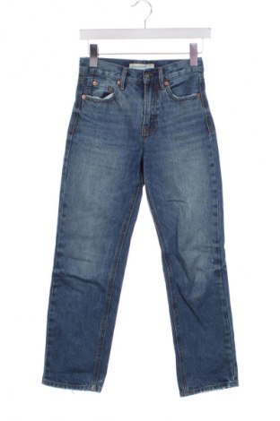 Γυναικείο Τζίν Stradivarius, Μέγεθος XS, Χρώμα Μπλέ, Τιμή 14,83 €