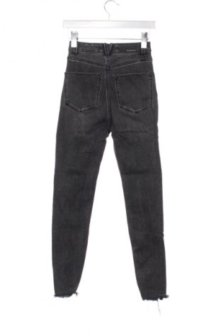 Dámske džínsy  Stradivarius, Veľkosť XS, Farba Sivá, Cena  14,95 €