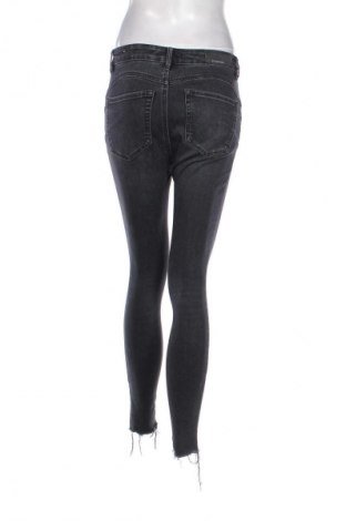 Damskie jeansy Stradivarius, Rozmiar S, Kolor Czarny, Cena 66,39 zł